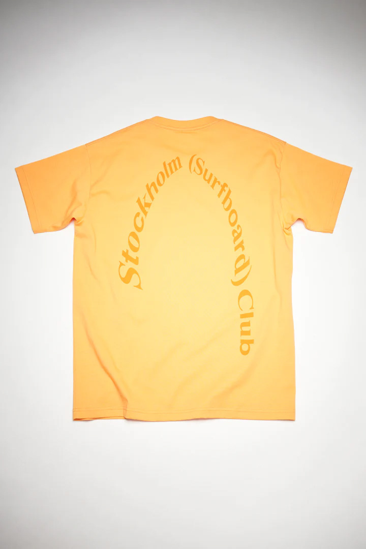 STOCKHOLM SURFBOARD CLUB : (UNISEX) Back Logo T-Shirt (Fire Orange